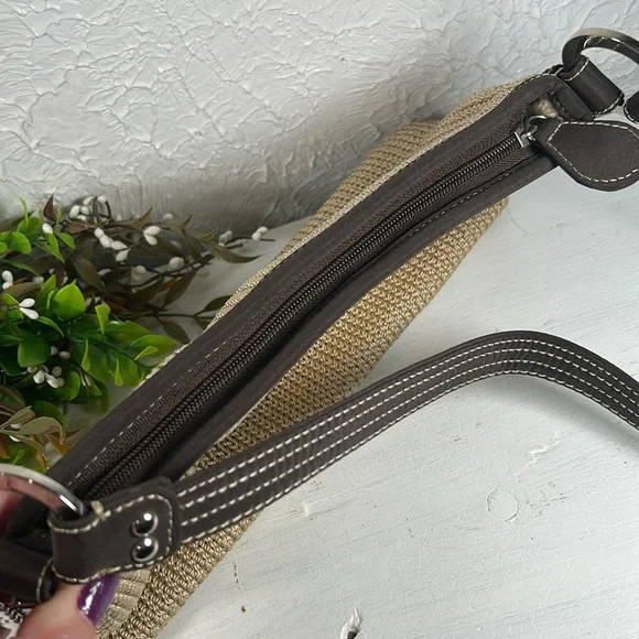 The SAK Tan and Brown Knit Leather Shoulder Bag w/ Hang Tag Leather Pad Bottom - Picture 14 of 16